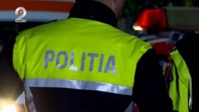 VIDEO Mai multe femei s-au bătut cu Biblia în fața unei biserici din Capitală! În mijlocul vacarmului a ajuns și un bărbat în scaun cu rotile